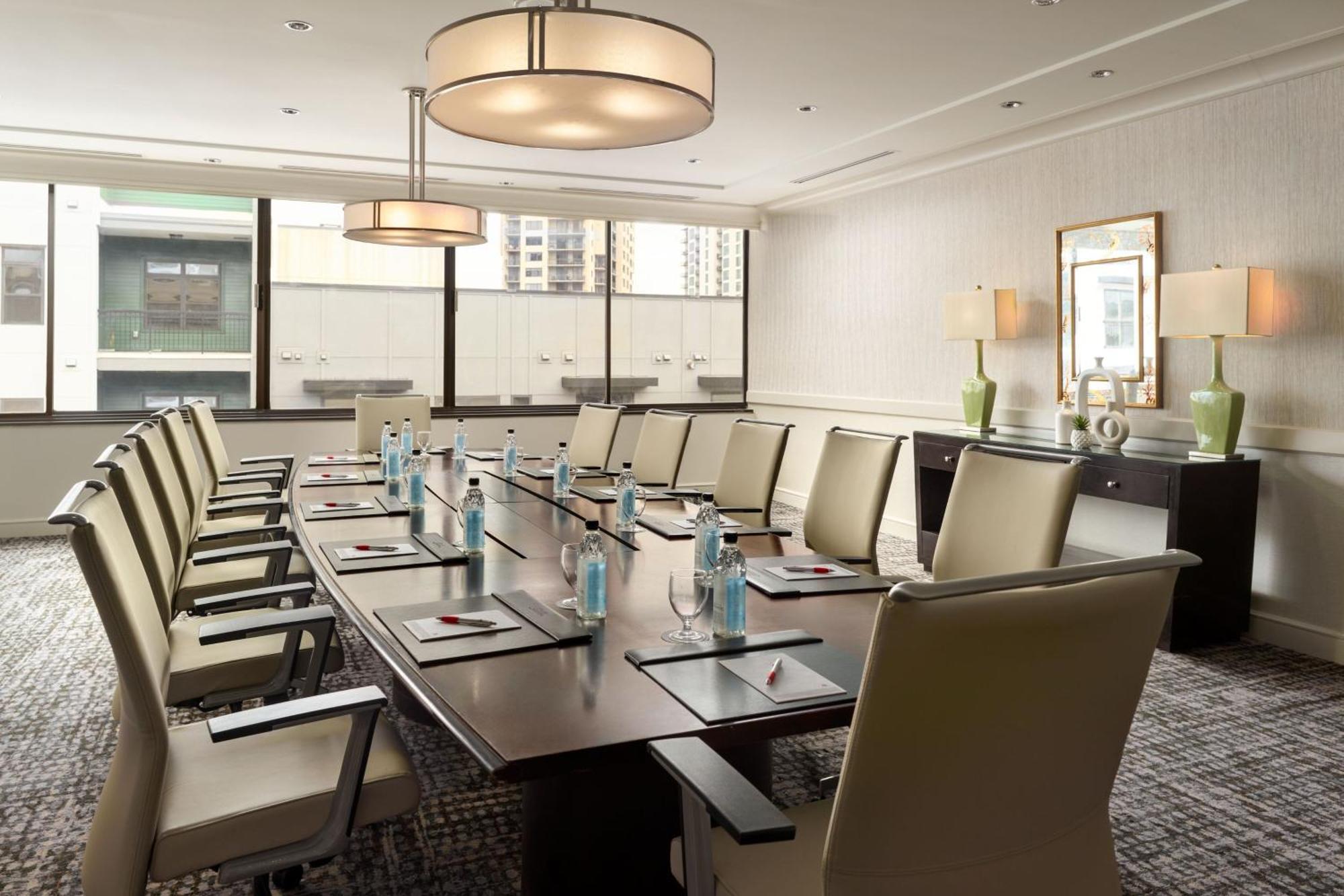 Wyndham Buckhead & Conference Center 3*